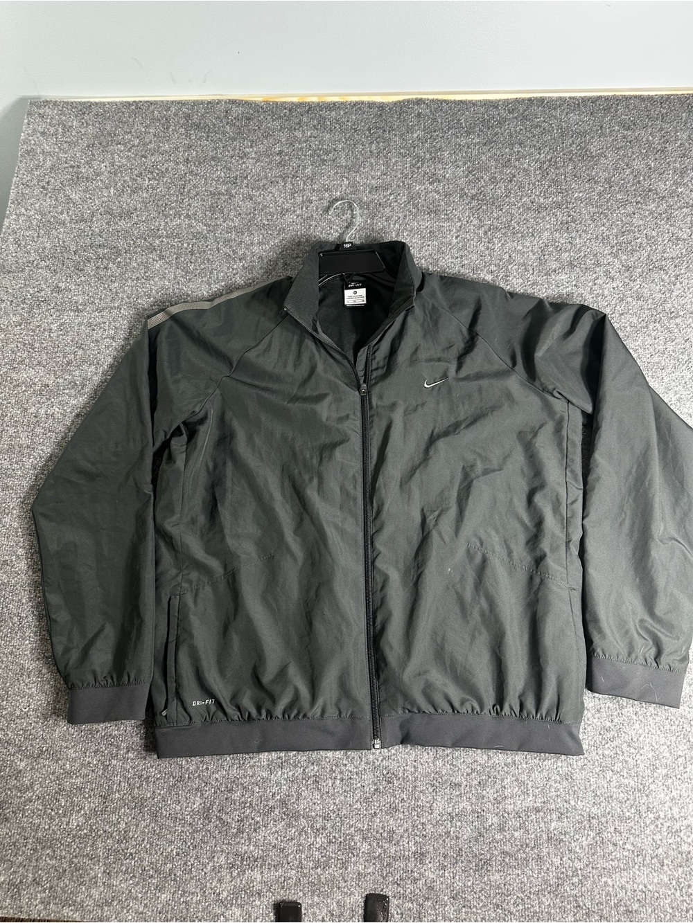 Nike Men’s Dark Gray Full-Zip Windbreaker Jacket